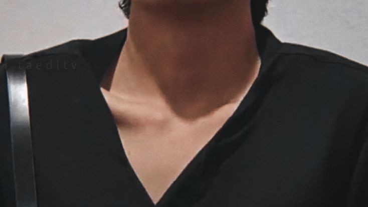 HIS FREAKING HOT COLLARBONE THAT HAS ME CRAZY