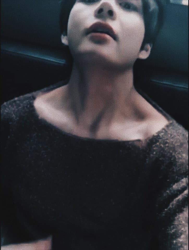 HIS FREAKING HOT COLLARBONE THAT HAS ME CRAZY