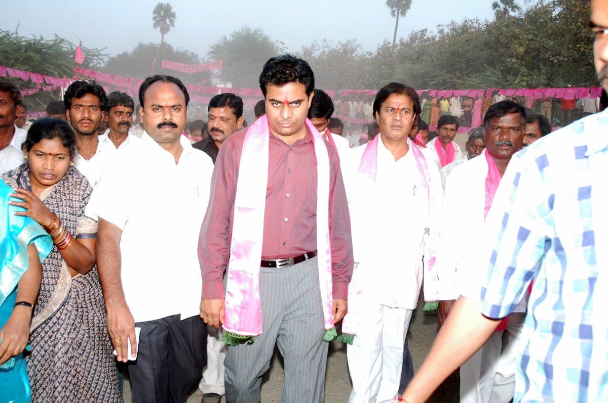 KTRBRS's tweet photo. Some more memories from the agitation for Telangana state 

#20YearsOfTRS #TRSFormationDay #Throwback #AgitationMemories #TelanganaStatehoodMovement https://t.co/Ms96HLqrkb