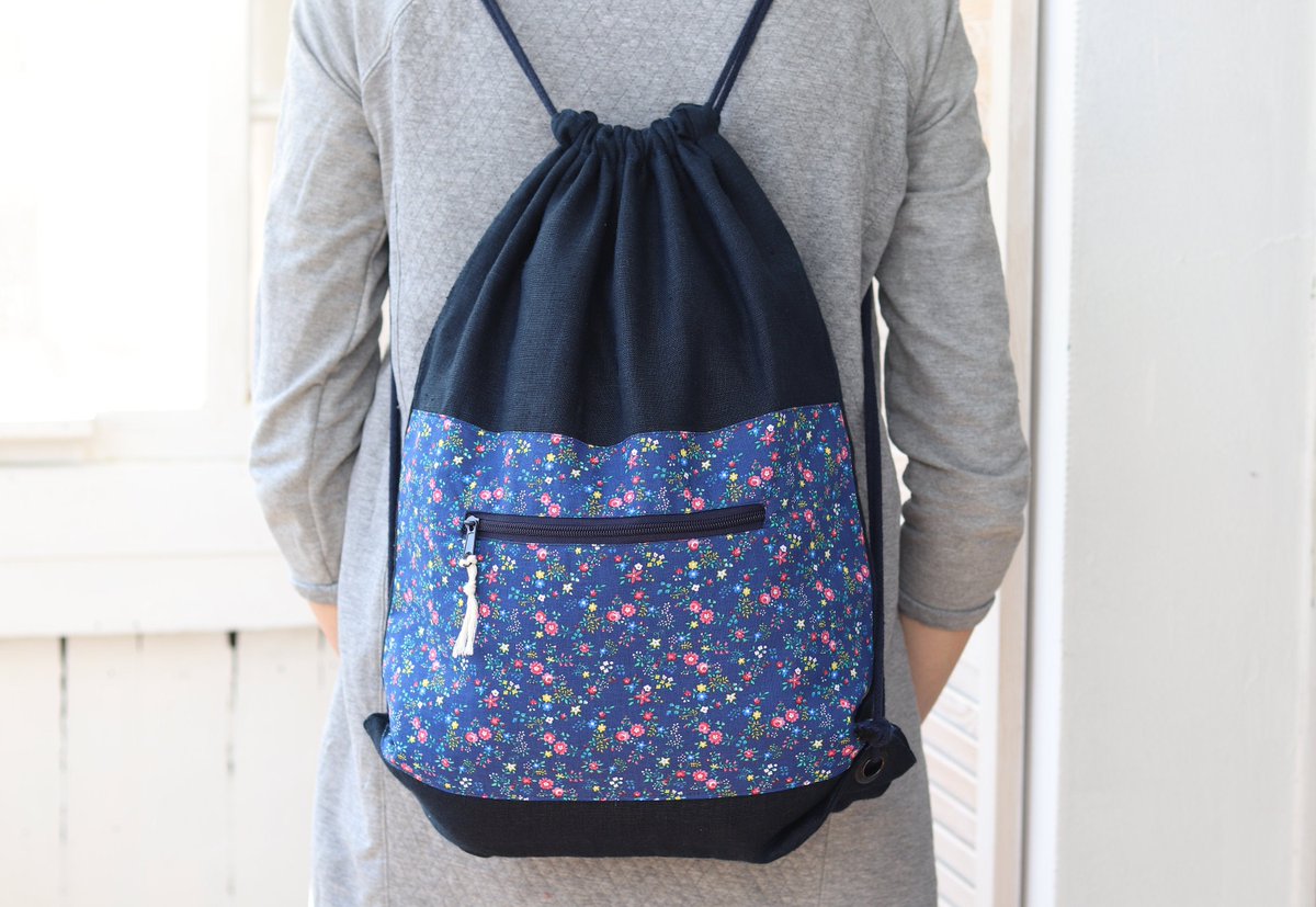 Linen backpack with zippered pocket, Lightweight travel gift, blue floral fabric etsy.me/2yHdGv0 #blue #drawstringbackpack #backpackforwoman #monogrammedbag #lightweightbag #gymbagwoman #turnbeutel #linenbackpack #travelgiftforher #etsy