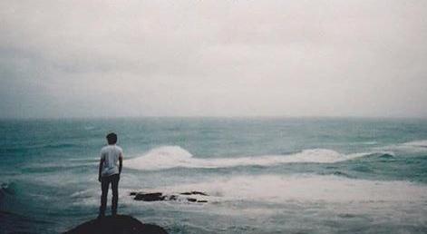 ㅤ

عيش ماي ابنصك ايعيش الثكيل
ولا تصير اوراق واطير بهوه 

ㅤㅤㅤㅤㅤ