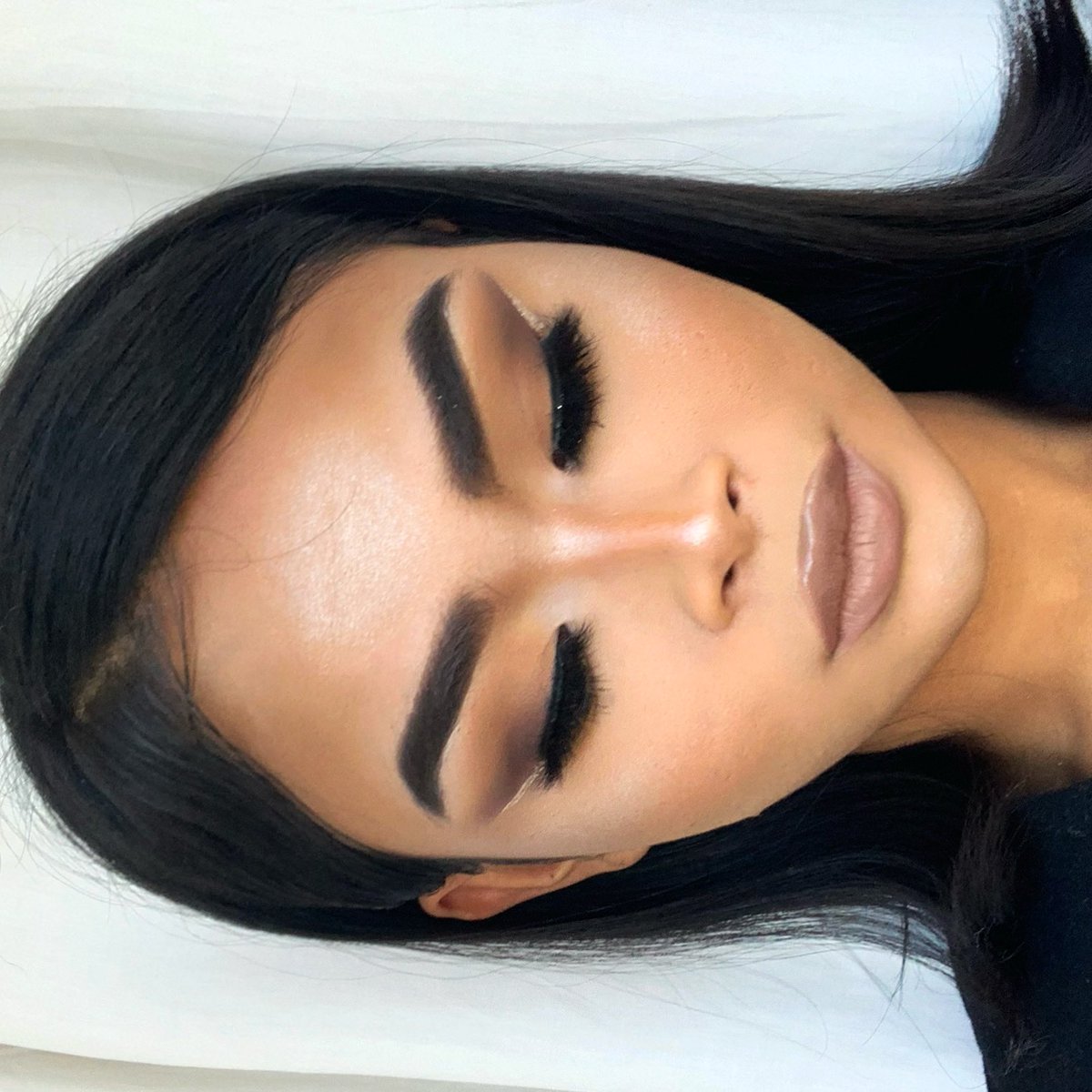 MuaKurt's tweet photo. Soft glam using my @ABHcosmetics ’snowflakes loose highlighter and my @ABHcosmetics deep brow gel @norvina1 https://t.co/GntsPKgiTH