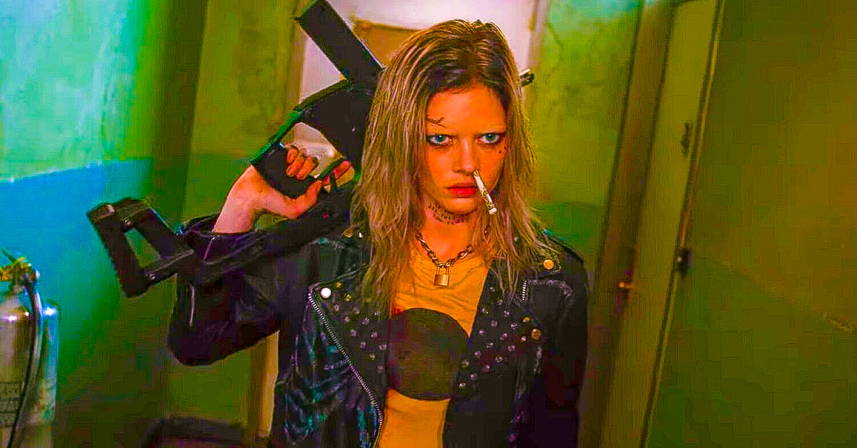 WhatScary's tweet image. Samara Weaving😍😍😍😍 #HorrorMovies #Samaraweaving #thebabysitter #gunsakimbo #mayhem  #readyornot
