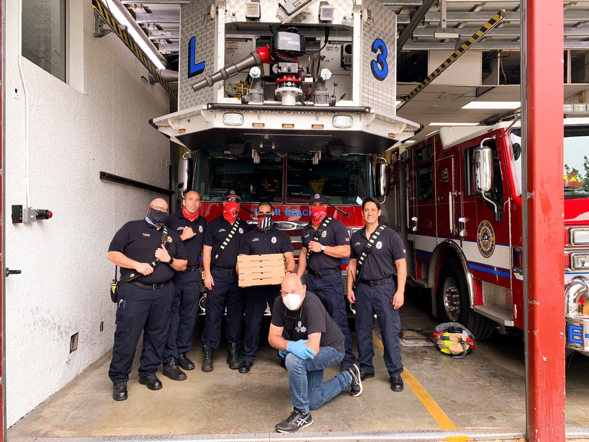 MiamiBeachFire's tweet image. Big thank you to the Greater Miami Jewish Federation for bringing by Lenny’s Pizza to all of our stations. Keeping us fed while supporting local businesses 👏🏽 #OrderOutHelpOut #MBBiz