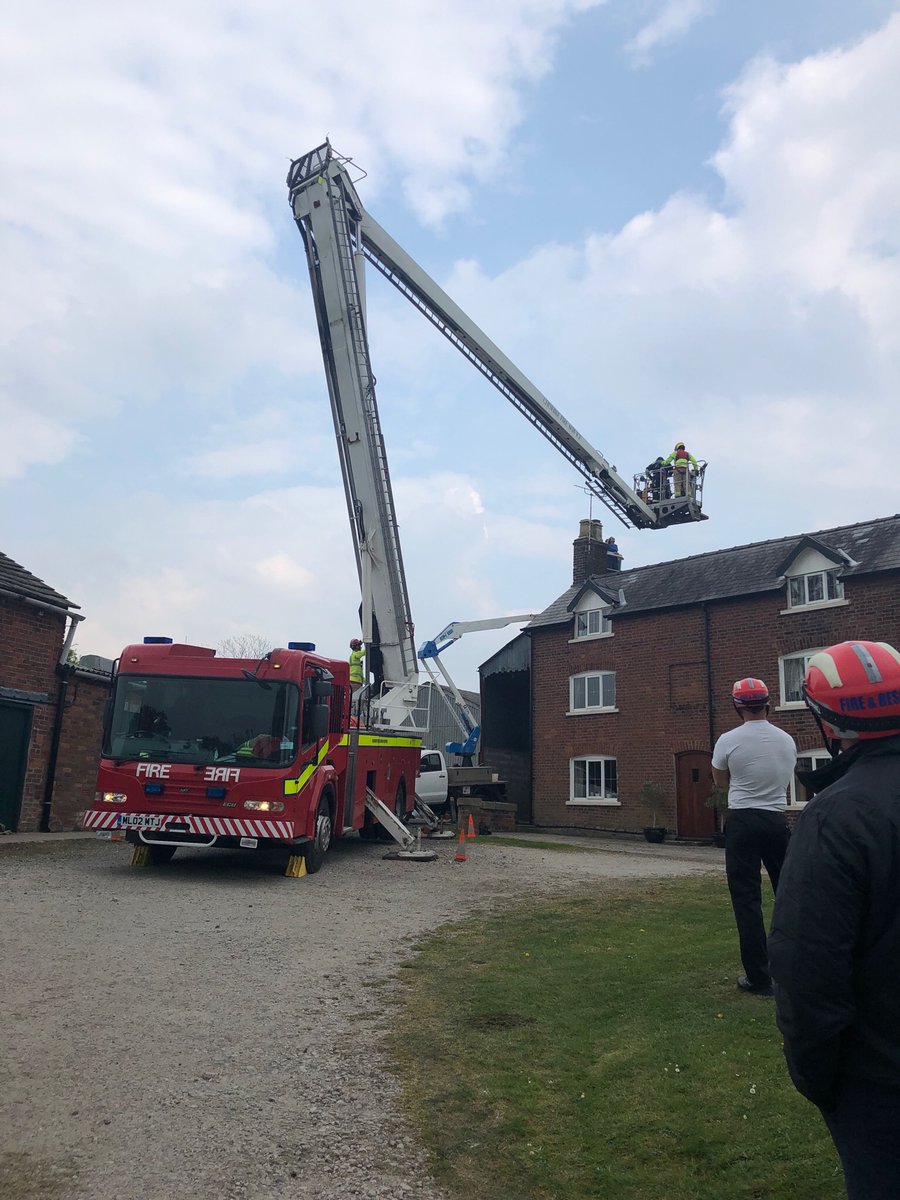 LymmFS's tweet photo. This afternoon white watch assisted @CongletonFS and @MaccFire in Eaton, Congleton rescuing 2 people who had become stuck at height in a cherry picker. The Hydraulic Platform was used to bring the two people down to safety. #notjustfires #staysafe #roperescue #heightrescue #hp https://t.co/vWKBCuxUrq
