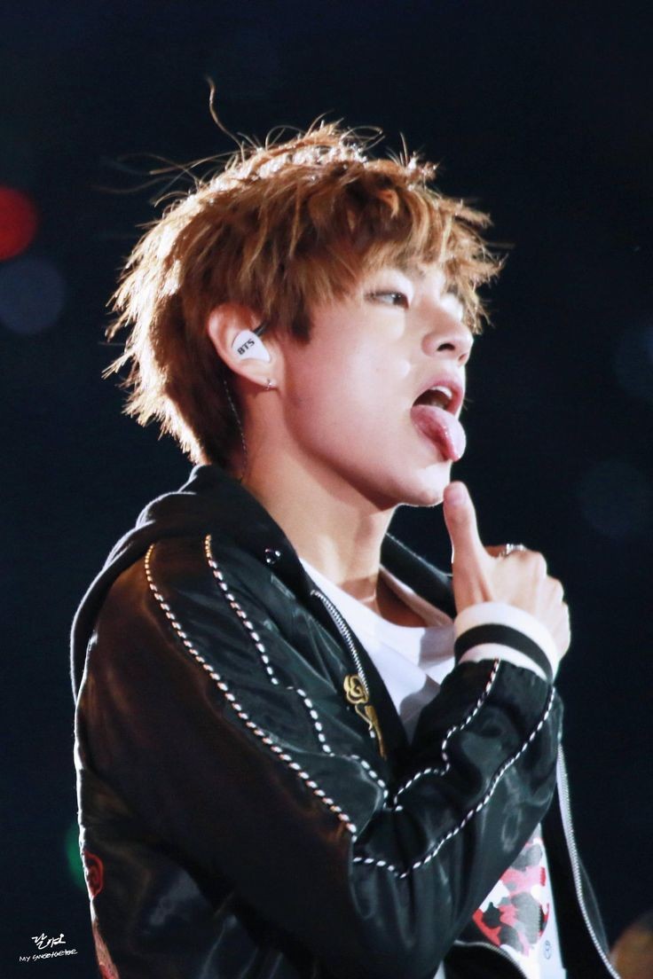 TAE STICKING HIS TONGUE OUT AND BEING A DIRTY LITTLE PIECE OF ART
