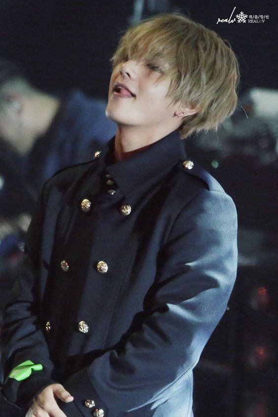 TAE STICKING HIS TONGUE OUT AND BEING A DIRTY LITTLE PIECE OF ART