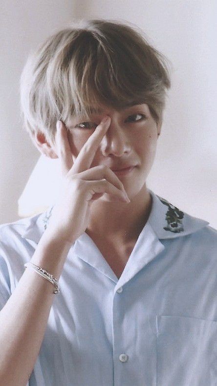 Tae doing his v sign cause its a turn on...admit it already