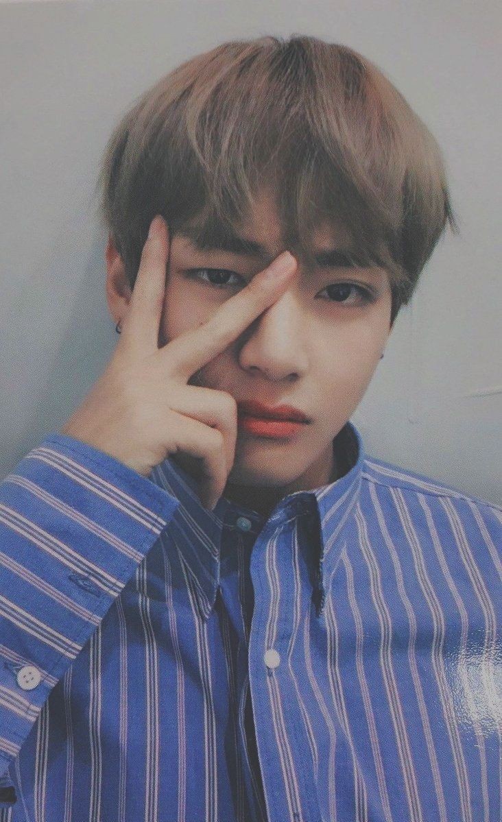 Tae doing his v sign cause its a turn on...admit it already