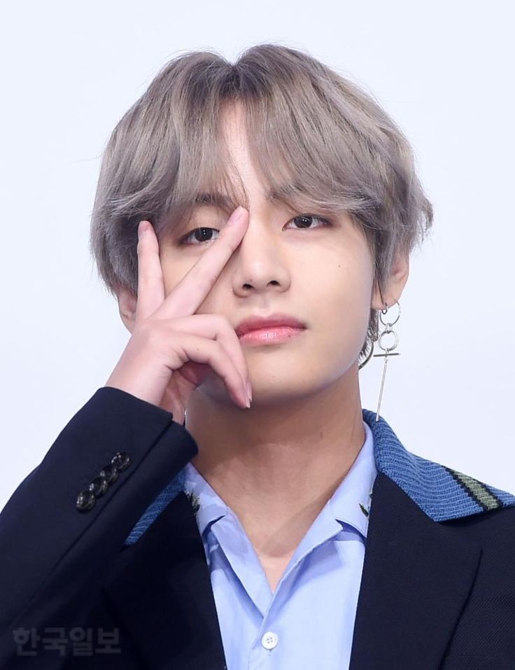 Tae doing his v sign cause its a turn on...admit it already