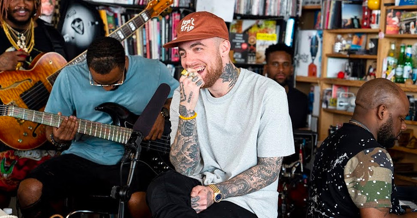lecaptainnemo's tweet photo. Je vous ai fait une petite sélection des meilleurs vidéos concerts Tiny Desk. Je me suis tapé les 900 concerts (c'est faux) et @ducotedechezsam  m'a soufflé quelques idées très cools (c'est vrai) pour obtenir 15 concerts intimistes et déjà légendaires
👉 https://t.co/bZCM4yHHnt https://t.co/uoWWPnEgEc