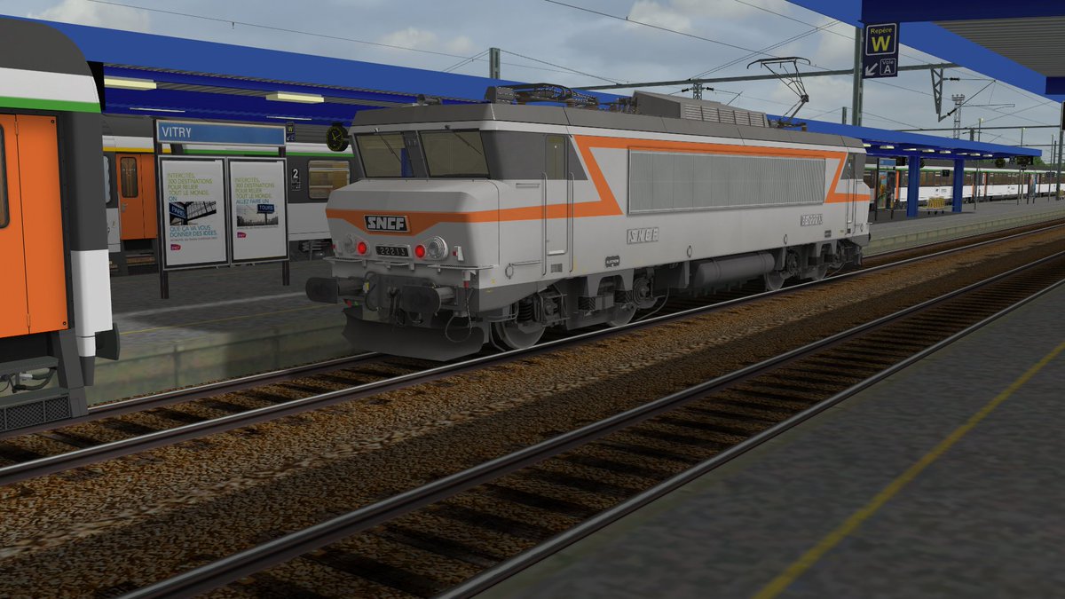 apsfi_assoc's tweet photo. Express 5427
Vitry, fin de de la journée du conducteur, il attend que les voitures soient dégagées pour aller garer sa BB22213.
#RailsdeFrance #OpenRails #SimulateursDeTrain #Locomotives #train https://t.co/MvC47LrZol