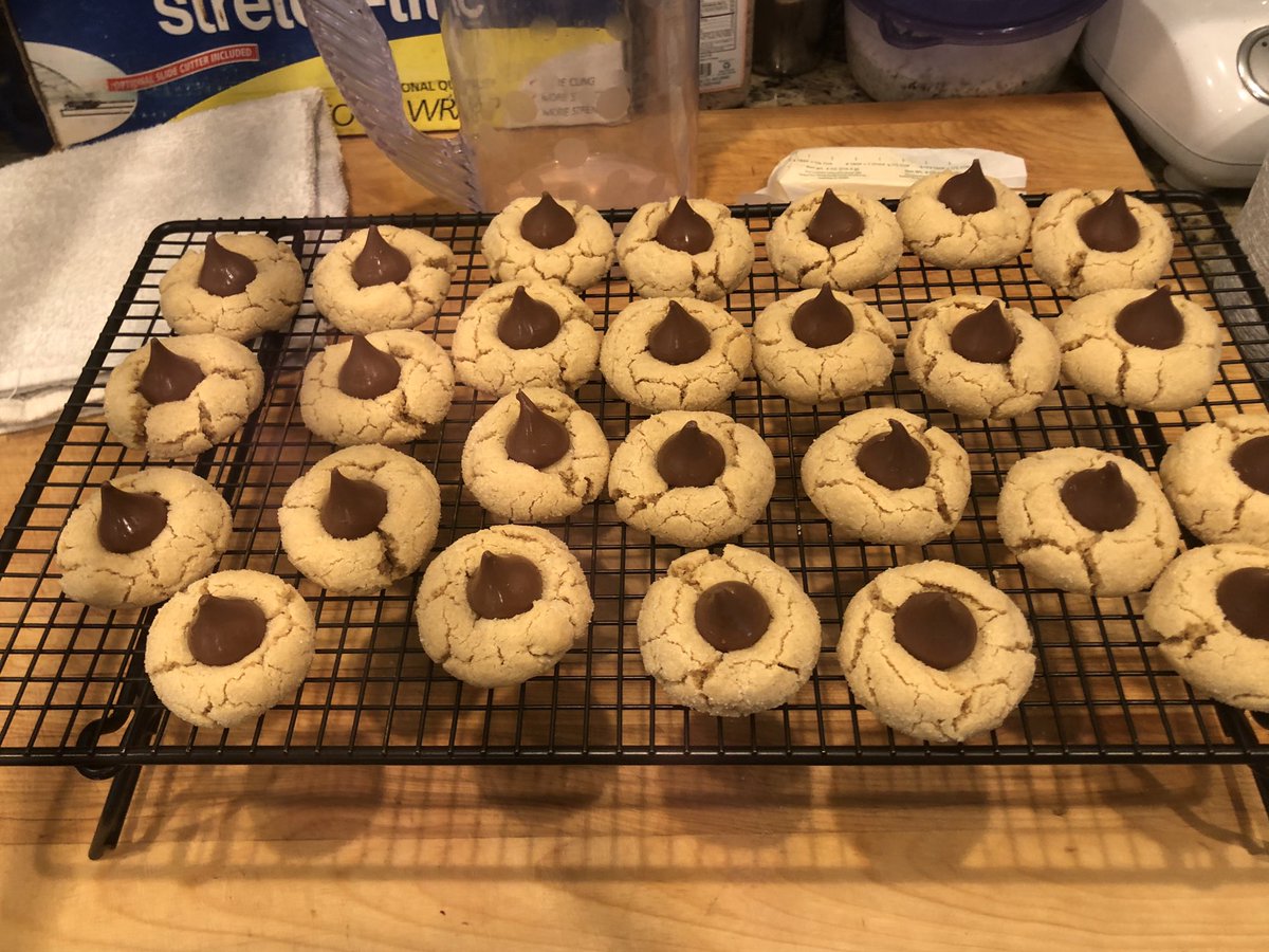 ShanaKeyes's tweet photo. @NKOTB @dannywood Just baked my cookies so ready to say hello! https://t.co/uzVbpJ7q5b