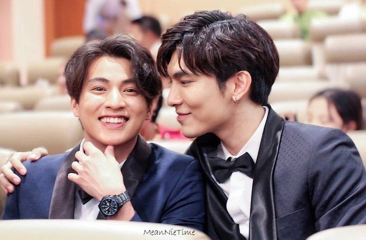  a thread of mewgulf in wuv  #wuvแปลว่าlove