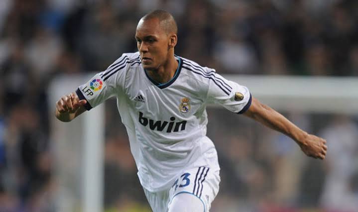 FOOTBALLERS YOU DIDN'T KNOW PLAYED FOR THESE CLUBS #Thread • Fabinho Tavares •The former Monaco and current Liverpool midfielder played for Madrid B team in the 2012/2013 season before making his 1st team debut where he assisted a goal...