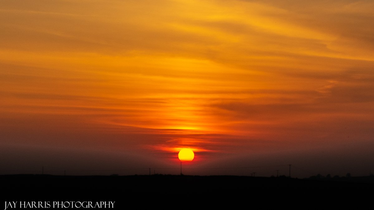 JayHarrisPhoto1's tweet photo. The Rising & The Setting of the Sun
https://t.co/2GcTQcK9X7
#sunrise #sunset #sunrisephotography #sunsetphotography #devonsunrise #devonsunset #landscape #landscapephotography https://t.co/zQqeFOEw48