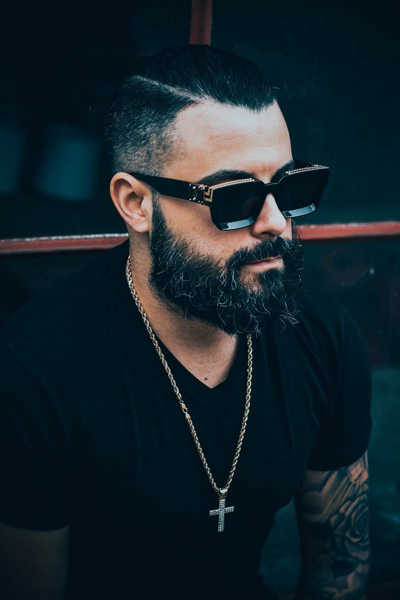 99beardtips's tweet photo. How to Line Up and Trim Your Beard for Better Jawline
✅Read more: https://t.co/FprIj4GUBu

tags:
#beardcare #beardedmen #beards #beardtips #beardyphoto https://t.co/jgiY38CG4V