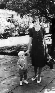 Conspiracy50's tweet photo. #CliveLive CLIVE JAMES TRIVIA QUIZ
Let's go. First question
1) On the 7th October 1939, a month after the beginning of World War II, a son was born to Albert Arthur James and his wife, Minora, of Kogarah, New South Wales.
What was the full name on the baby’s birth certificate? https://t.co/sQBXz8UBmm