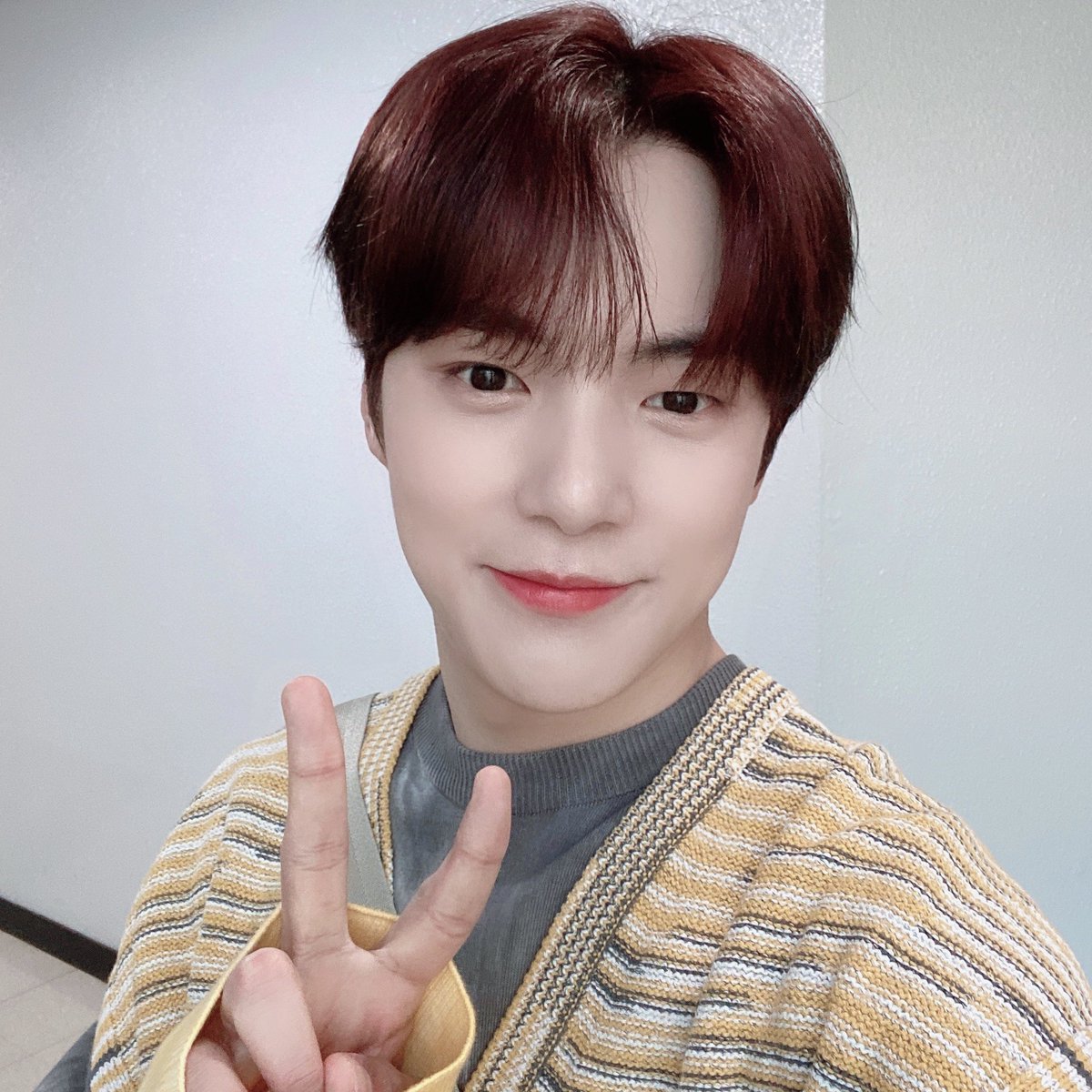 InuMidoriya's tweet photo. Me etiquetó
@choosey___lover gracias ^^

Si te etiquetan tienes que:
@BTS_twt
🍓Bloquear pantalla 
🌸Pantalla de inicio
🐞Última canción que escuchaste 
💭Foto 15 de tu galería
🌻9 mutuals:@MinhyukaMbb @IriMin05 @LetiDream @LittlMeowMeow93 @LSakura_chan_26 @_yoongiwings @vintxtge https://t.co/ehODLYdNDP