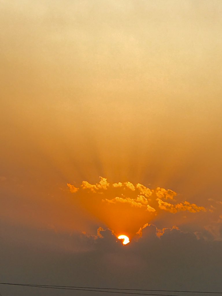AkashGarasiya1's tweet photo. Sun_set with my first Twitte #sunsetphotography #Dharampur #StayHomeStaySafe @utpal_thakarya #iphonephotos https://t.co/F1XjjwEoNj