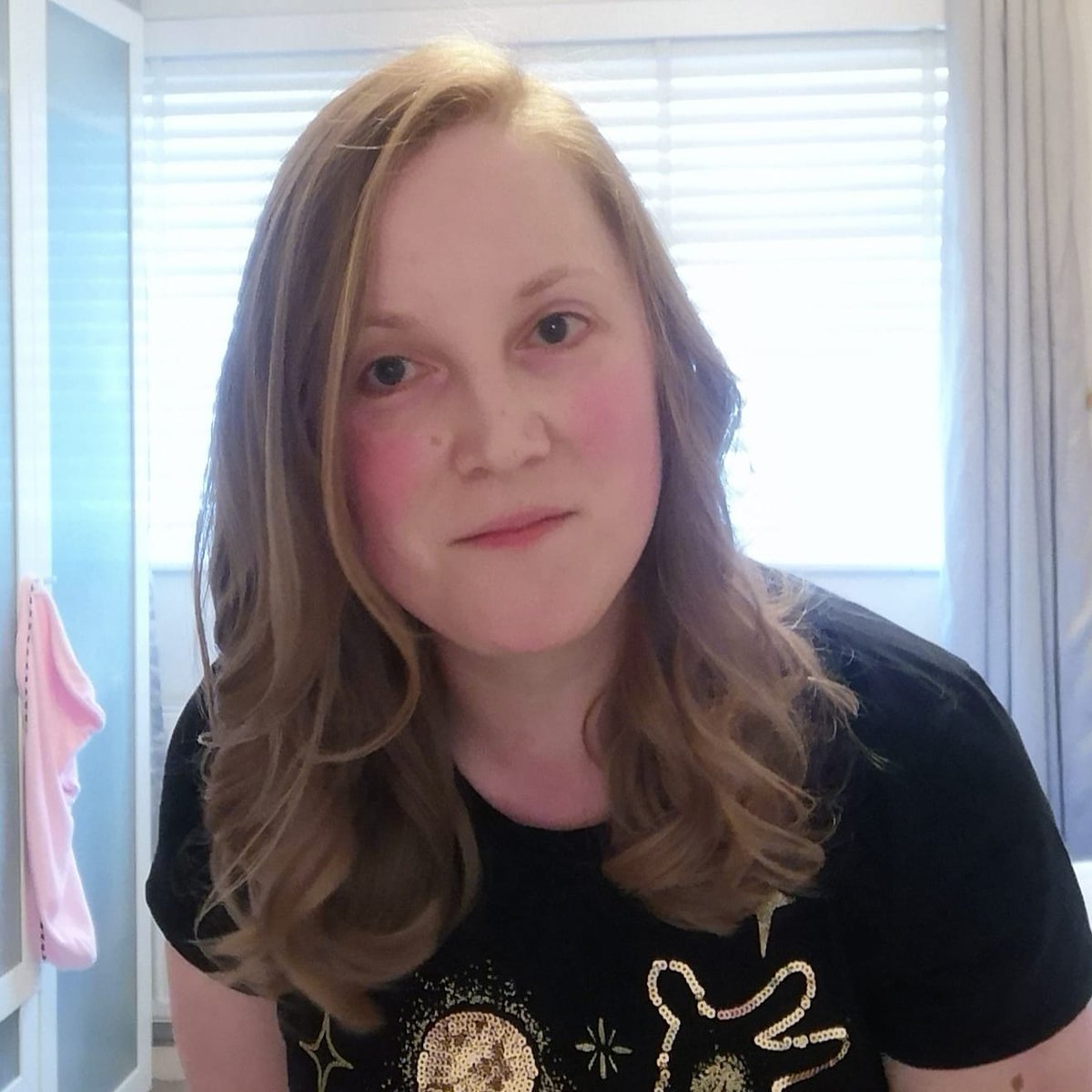 CorriePops's tweet photo. Definitely needs practice, but not bad for a first attempt! 😊 #StraightToCurly #DysonAirwrap @Dyson https://t.co/0y01FY5IX9