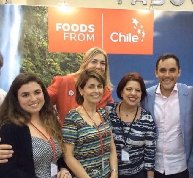 F_Cruz_F's tweet photo. Hoy es un día importante.

Caty Ocampo, Directora Comercial de @ProChile en Panamá vuelve a casa luego de ganarle la batalla al #coronavirus.

Lo hizo con la fuerza del corazón de su familia en Panamá y el empuje del alma chilena que lleva dentro!

Bienvenida a casa Caty ❤️ https://t.co/c8L7xQQ5CE
