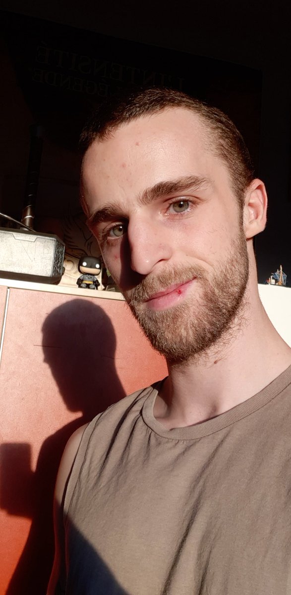 barbadouille's tweet photo. J'ai l'air si vieux sur cette photo c'est terrible https://t.co/jYSBn6M0B5