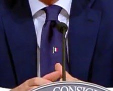 contechristino's tweet image. Riassunto 2x01:
- sì trovare la nonna 
- no party a casa con amici
- sì pizza take away 
- bar e ristoranti dal 18
- preparare una top15 di invitati per il funerale
- sì corsetta al parco
- i capelli e le unghie COLCAZZO
- spilla: accessorio must have Primavera 2020. #Conte