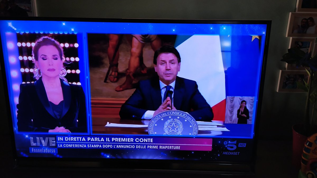granemilano's tweet photo. Fortuna che adesso arriva lei a chiarire tutti i dubbi .. 🤦🏻‍♂️ #faseunoemezzo #durso https://t.co/IiAVVTNh0N