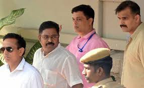 MaduraiMSRajan's tweet photo. துரோக கூட்டத்தின் சூழ்ச்சியால் சதிகார கூட்டத்தால் பின்னப்பட்ட சூழ்ச்சி வலையாம் இரட்டை இலை சின்னத்திற்காக லஞ்சம் கொடுத்தார் என்ற பொய்யான வழக்கில் கைது செய்து தமிழகத்திற்கு ஓர் ஆளுமை மிக்க தலைவனை அடையாளப்படுத்தியதே அந்த கூட்டத்தார் செய்த நல்ல காரியம்.
காத்திரு பகையே !
#Time2Lead https://t.co/AlyeoDFztj