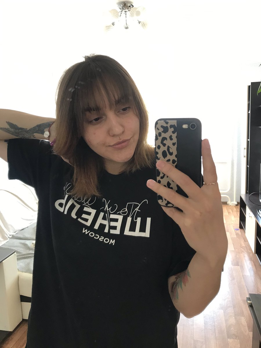 ValeriyaSebert's tweet photo. Шёл какой-то там день карантина. Сама себе парикмахер. https://t.co/wPKGaGpwNM