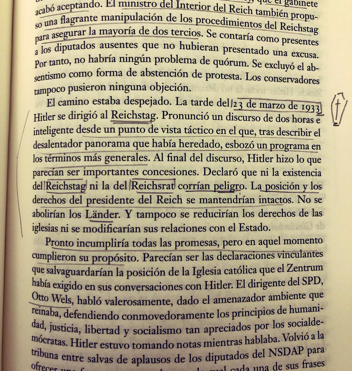 23 de marzo de 1933, el día que todo acabó, todo empezó para Alemania. Moría la democracia con la Ley Habilitante, empezaba andar el rodillo totalitario del Estado nazi.  #Hitler, Ian Kershaw. Siempre todo se reduce a concentrar el poder.