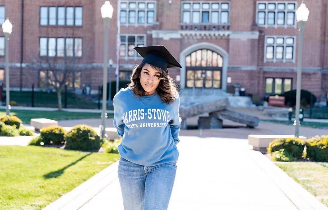 ambitiousmel_'s tweet photo. These pictures were 🔥 #2018GRAD https://t.co/3gUC3wmuQ9