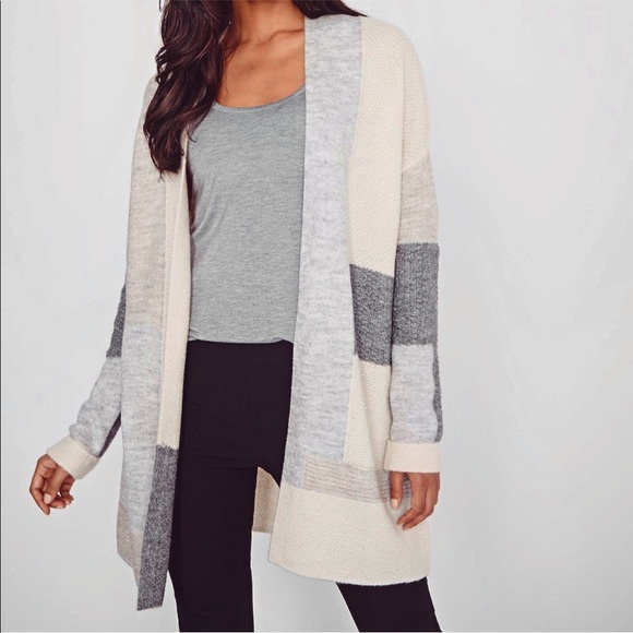 notablyandrea's tweet photo. So good I had to share! Check out all the items I'm loving on @Poshmarkapp #poshmark #fashion #style #shopmycloset #bcbgmaxazria #rwco: https://t.co/Cn4gylflu5 https://t.co/HT8cEKslP6
