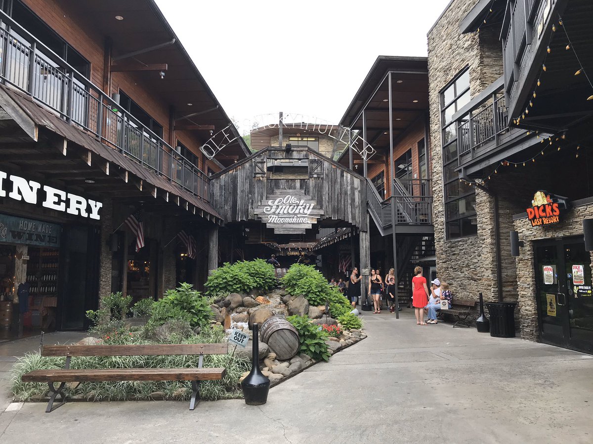 RmtiggerMiller's tweet photo. @TravelGburg #GatlinburgMoments https://t.co/uMiiX7FyHq