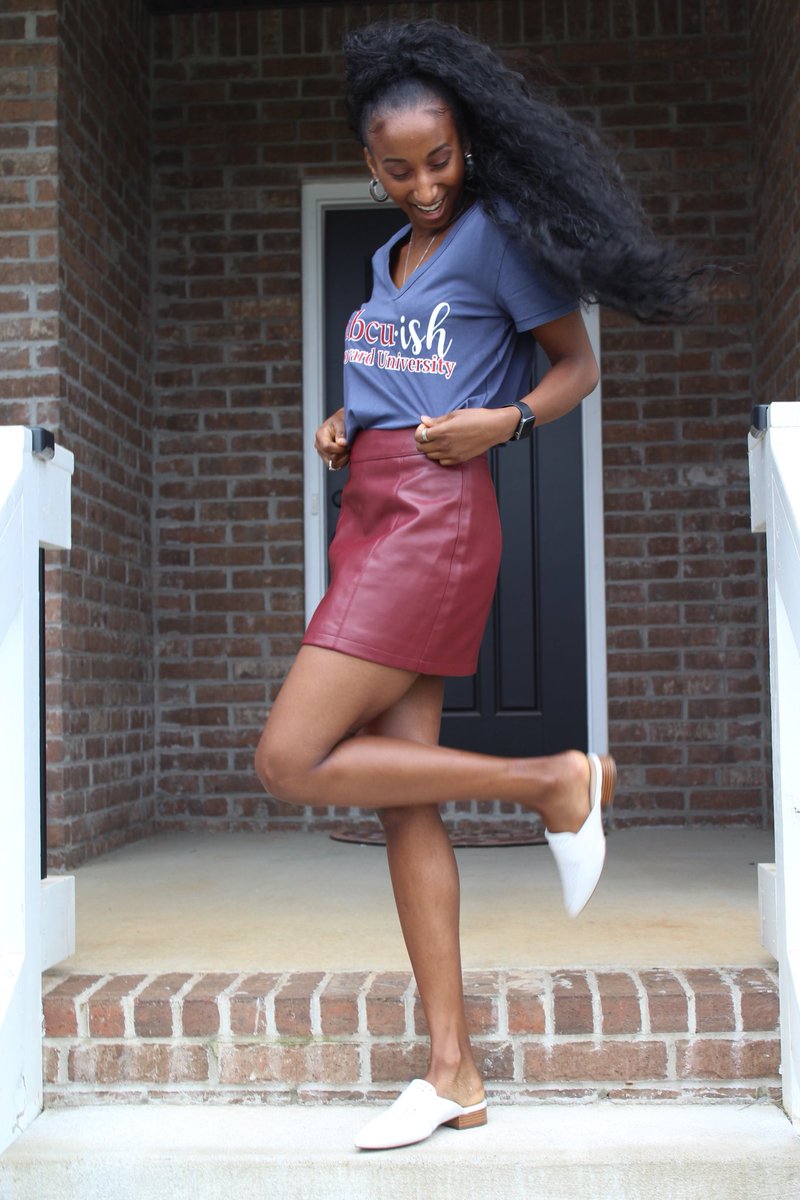 Guess who got accepted into the advanced standing Master of Social Work Program at THE Howard University? This lady right here! Thank you God for helping me get into my #1 choice school! From Gov to Bison!