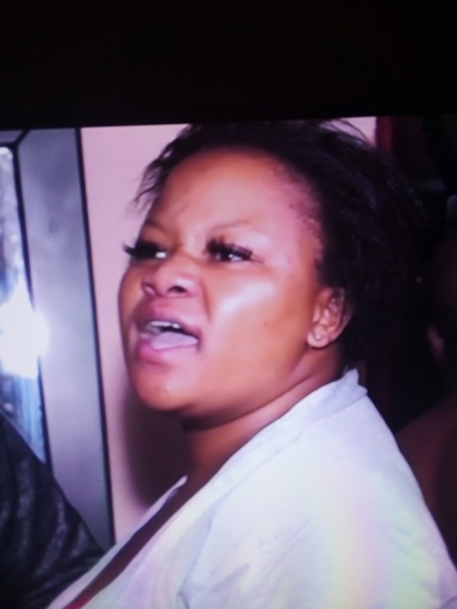 Diegochuene's tweet photo. Retweet if you agree she's trash  #Uyajola99Sundays https://t.co/jEHSAhNKMj