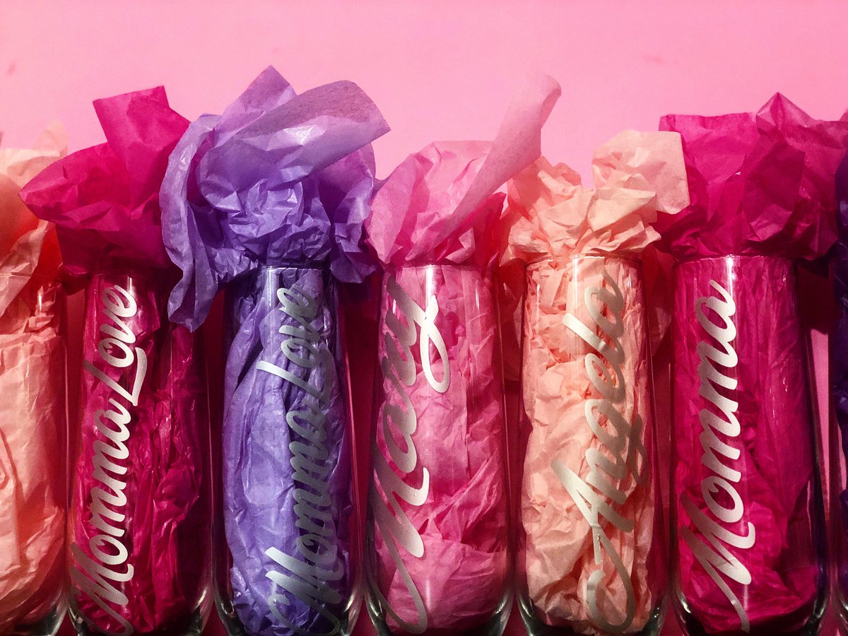 misstaylorf's tweet photo. Pre-order your $40 MOM-osa box for the bubbly lady in your life! Mother’s Day is 2 weeks away — don’t wait until you’re too late 💕

Free drop-offs in Brooklyn, Queens, Manhattan &amp; The Bronx. https://t.co/ETd74dSL3p