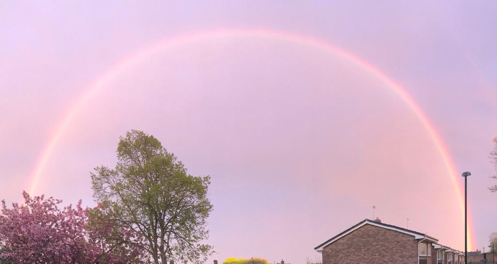 PeterDu89977184's tweet photo. Rainbow over the North East tonight ❤️ Things are going to get better #rainbow #hope #springwellvillage @itvtynetees @itvweather https://t.co/blqAVJ7l71
