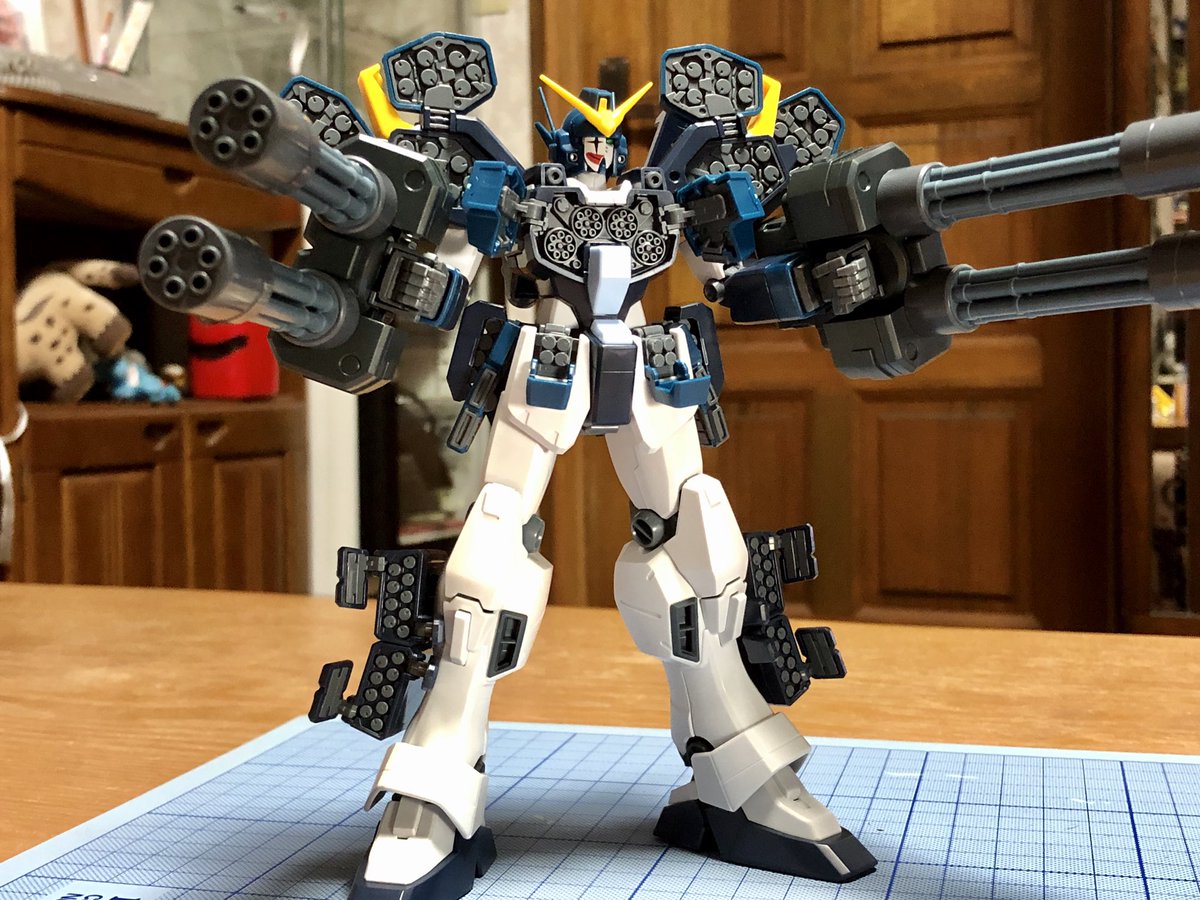 ゴンスケ Mg ガンダムヘビーアームズ改 Ew版 が完成 ハッチフルオープンした時のミサイルの数が半端ないな W 色が若干似てるのもあるけど 龍騎に出てくるマグナギガのファイルベント エンドオブワールド を思い出しちゃうよ