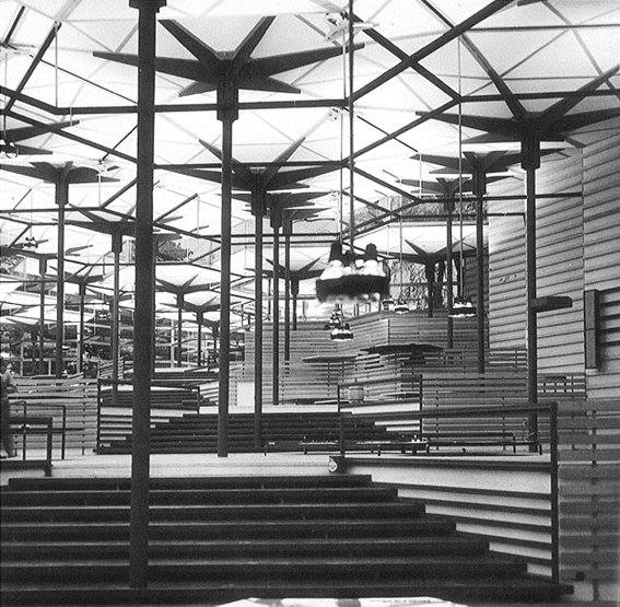 4. PABELLÓN DE LOS HEXÁGONOSLe robó gran parte del protagonismo al Atomium en la Expo del 58, pero nosotros lo tenemos abandonado en la Casa de Campo
