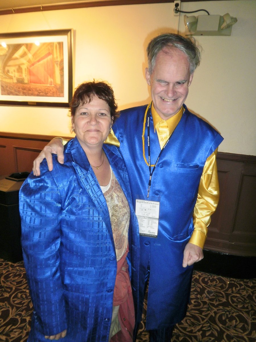 ZweebleFilms's tweet photo. Vincent trading coats at #Ebertfest 2010. https://t.co/a6rnqzLW2r