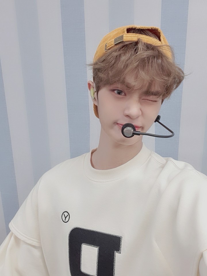 stray_peach's tweet photo. #LetsWalkTogetherDaehwi 
#��휘야_지금도_괜찮아
#WeekForAB6IX https://t.co/rvU03AomJD