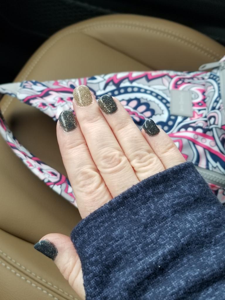 moodyrxswan's tweet photo. New #Peppicure! #IAmMyOwnNailTech
#StayAtHomeSeason #DipPowderNails #FriskyOnTheBeach & #BossBabe https://t.co/lcr01oIo9Y