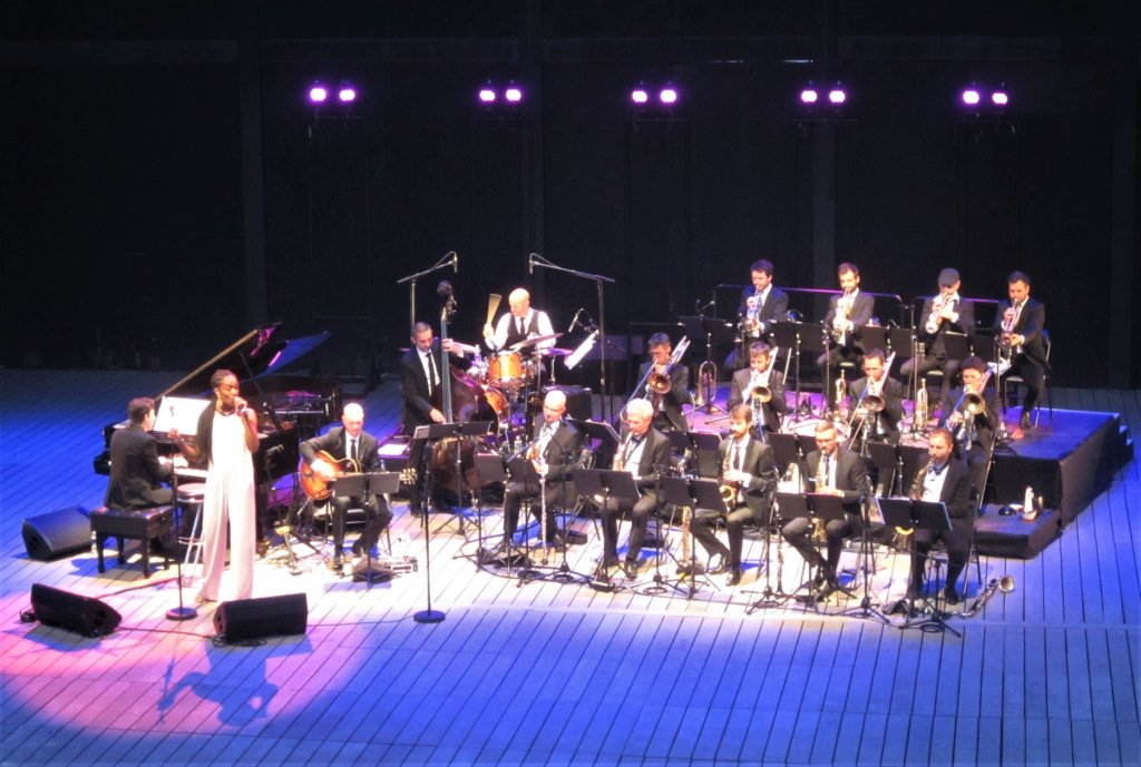 [#Jazz] Joyeux anniversaire 🎂 au fantastique <a href="/KeystoneBigBand/">Keystone Big Band</a> qui fête aujourd'hui ses 10 ans ! Pas évident de faire vivre un #BigBand de nos jours donc bravo (et encore !) à tous &amp; notamment <a href="/DavidEnhco/">David Enhco</a> 🎺 <a href="/FredNardin/">Fred Nardin</a> 🎹 <a href="/jon_bottlemaker/">Jon Boutellier</a> 🎷 <a href="/RomainSARRON/">Romain SARRON</a> 🥁 Respect les gars! 🙏