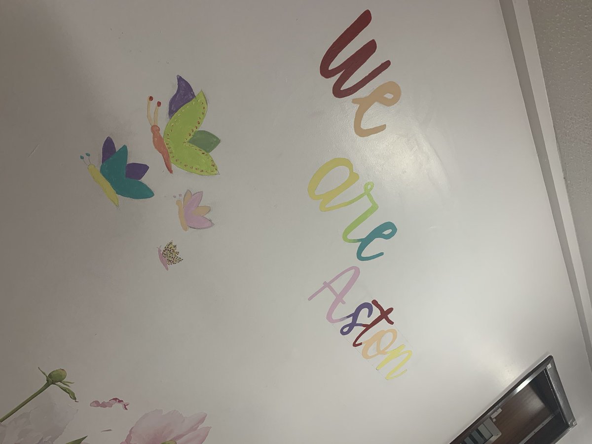 WardAston's tweet photo. We had a lovely day today with our ladies designing our wall on Aston ward 💫🌈  @BradgateUnit  @LPTnhs #womensmentalhealth #recovery #NHSheroes #lpt #painting #therapy https://t.co/HVdZNPvNNl
