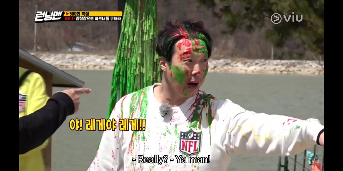 hileori's tweet photo. lol this is so 2012 haha and his love for anything that reminds him of bob marley, jamaica, ulsan bolt or anything that is reggae makes him happy 야만 🤙🏻
#RunningMan #RunningMan500th #hadonghoon #reggae https://t.co/yIXukYII1g