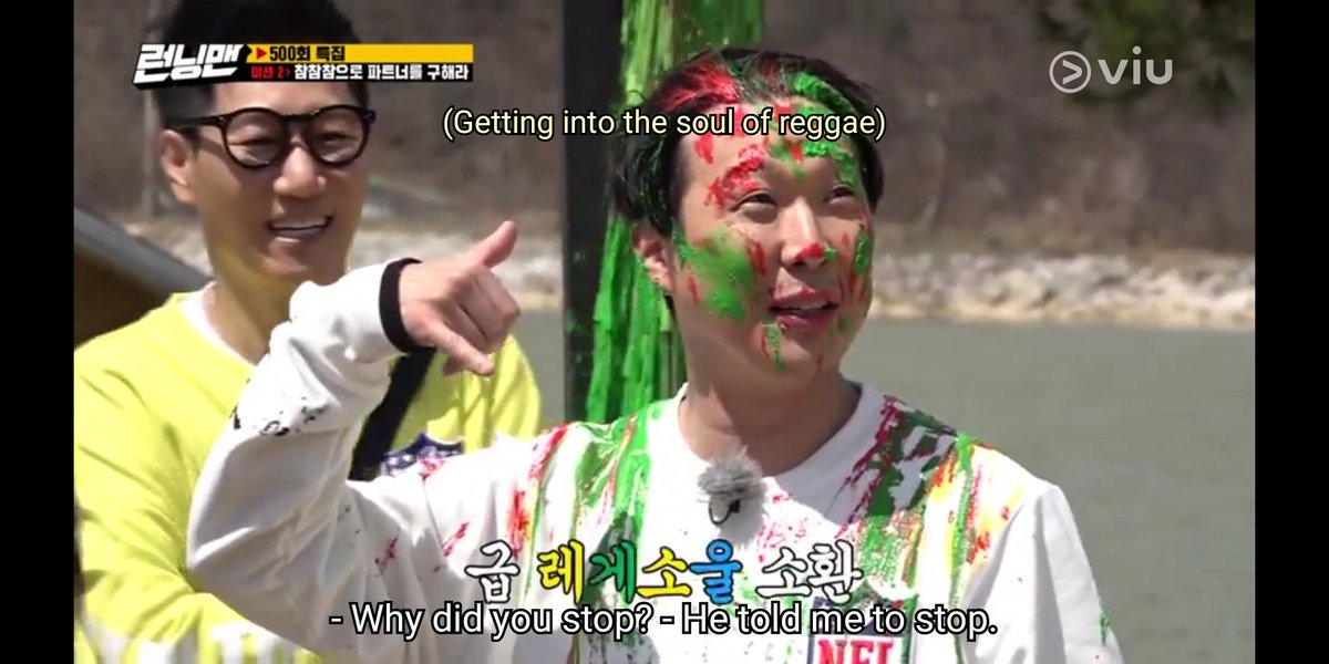 hileori's tweet photo. lol this is so 2012 haha and his love for anything that reminds him of bob marley, jamaica, ulsan bolt or anything that is reggae makes him happy 야만 🤙🏻
#RunningMan #RunningMan500th #hadonghoon #reggae https://t.co/yIXukYII1g