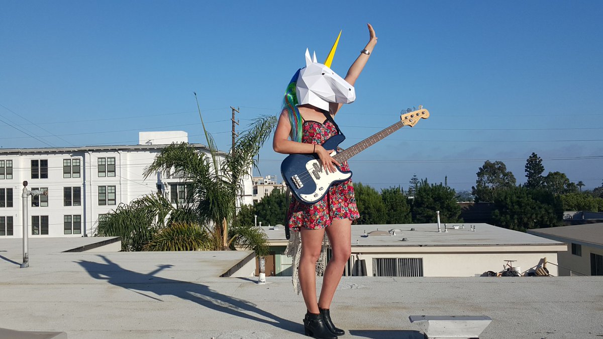 Going LIVE tonight at 7:30pm PST for the 1st time on my new Twitch Channel! Sundays is my "QuaranTunes &amp; Booch" show... I'm taking song requests, playing originals, &amp; drinking my homemade Kombucha! Grab your favorite drink &amp; join me!  Tune in  here: twitch.tv/shanirosemusic ♥