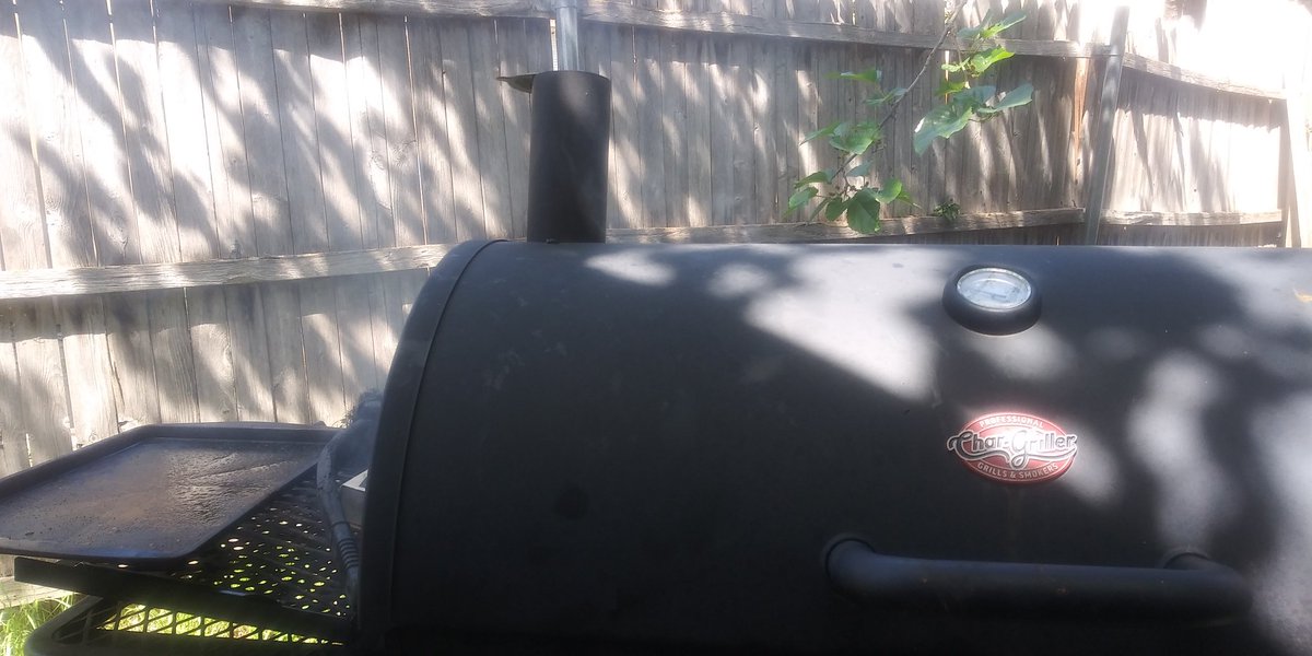 CorchMark's tweet photo. Where y'all at @Coach_Cason23 @tshaw2222 I am back at it! Brisket tacos and bbq samwhich for the week some potatoes on the side! #relaxation #Cornalife😲😁😁 https://t.co/7kEPdWhaEn